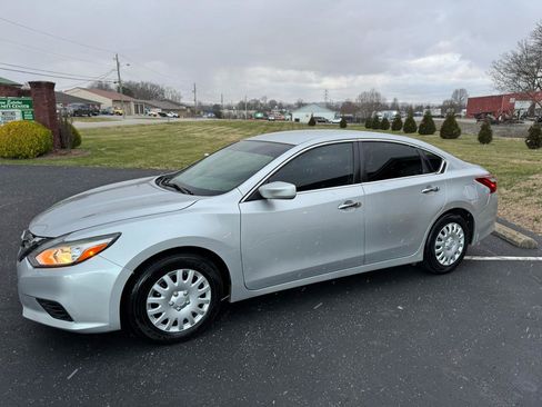 Used 2018 Nissan Altima 2.5 S w/ S Convenience Package image 3