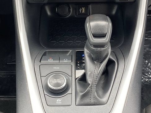 Certified 2025 Toyota RAV4 XLE AWD/4WD image 34