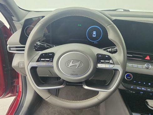 Used 2025 Hyundai Elantra SEL FWD image 18