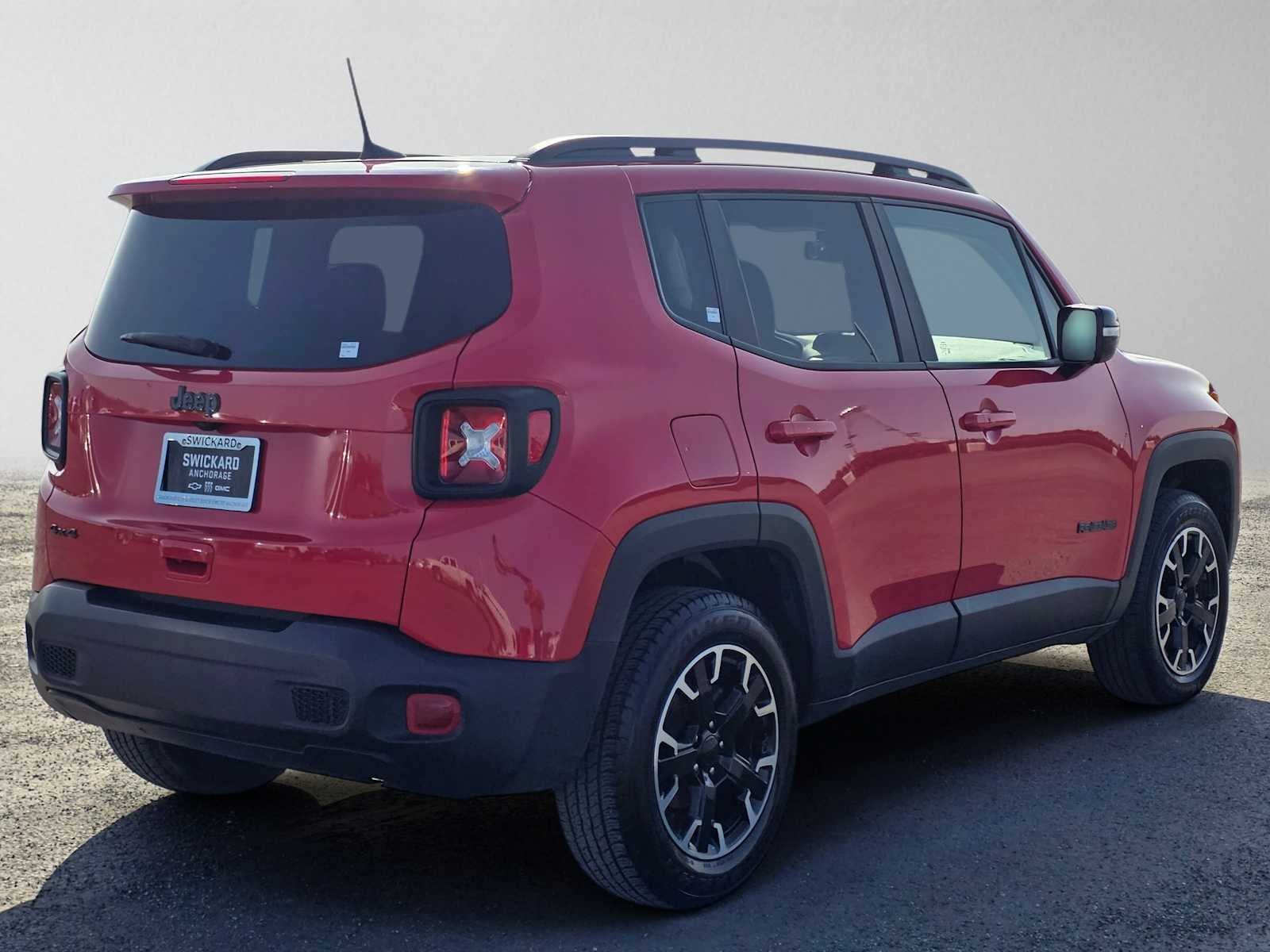 Used 2023 Jeep Renegade Latitude AWD/4WD image 3