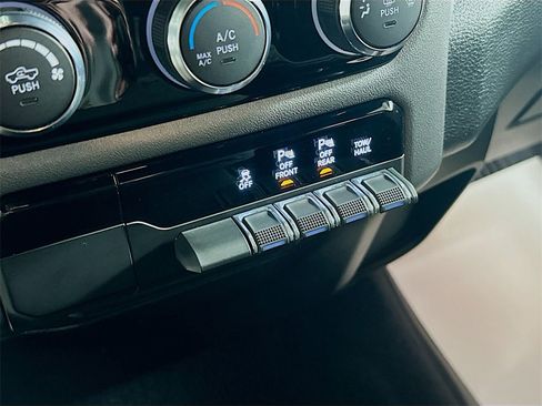 Used 2025 RAM 1500 Big Horn image 32