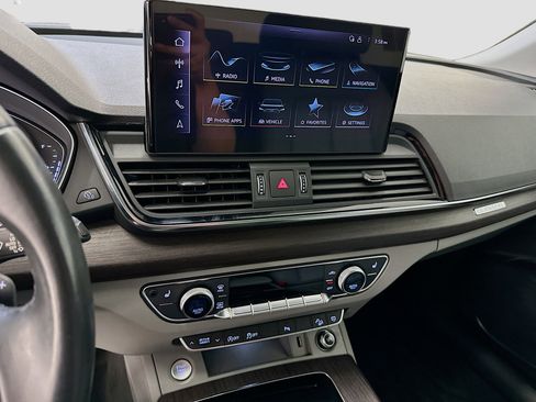 Used 2023 Audi Q5 Premium w/ Convenience Package image 26