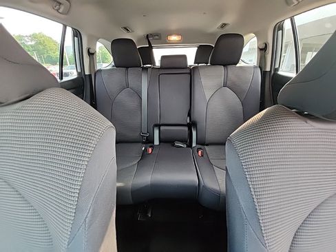 Used 2024 Toyota Highlander LE image 25