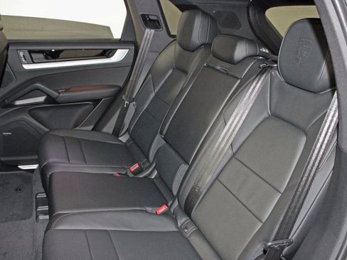 Certified 2025 Porsche Cayenne image 31