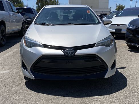 Used 2018 Toyota Corolla LE image 3