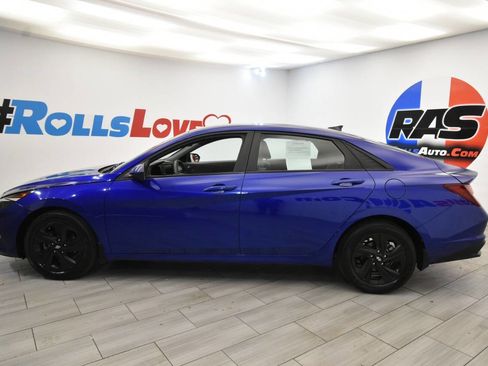 Used 2023 Hyundai Elantra SEL image 2