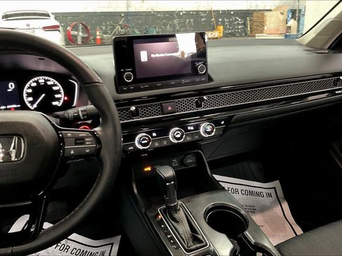 Used 2024 Honda Civic EX image 9