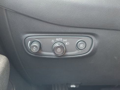 Used 2023 Chevrolet Equinox Premier FWD image 25