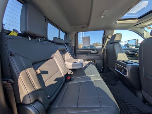 Used 2024 Chevrolet Silverado 2500 LTZ w/ LTZ Plus Package image 49