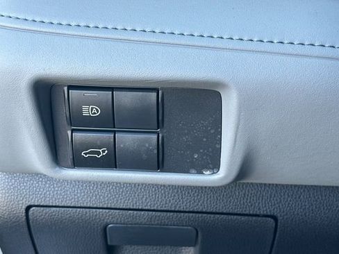 Certified 2021 Toyota Highlander XLE image 42