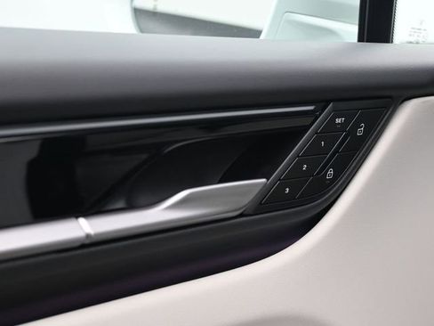 Certified 2025 Porsche Macan Electric RWD image 15