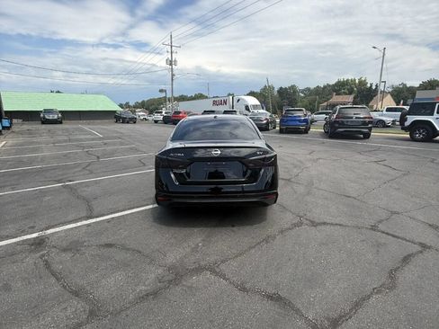 Used 2023 Nissan Altima 2.5 SV FWD image 12