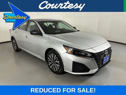 Used 2024 Nissan Altima 2.5 SV FWD image 1