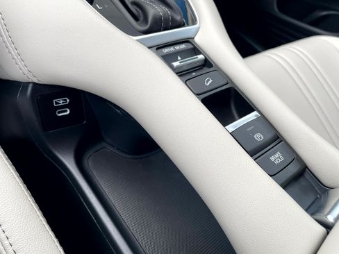 Certified 2025 Honda HR-V EX-L image 20