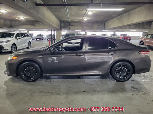 Used 2020 Toyota Camry LE w/ Carpet Mat Package image 7