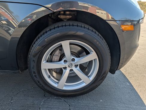 Used 2017 Porsche Macan image 28