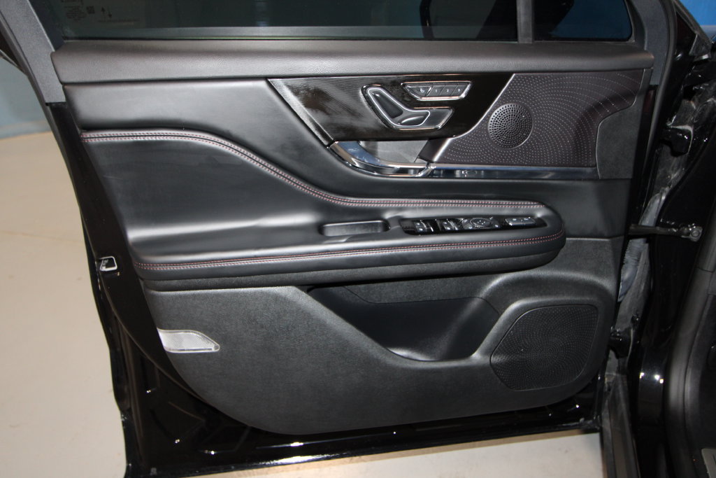 Used 2025 Lincoln Corsair Grand Touring AWD/4WD image 5