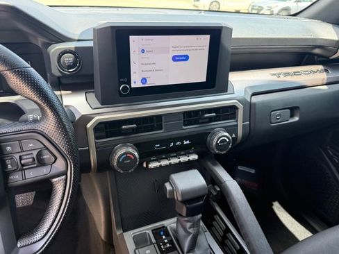 Used 2025 Toyota Tacoma SR5 AWD/4WD image 15