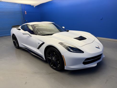 Used 2018 Chevrolet Corvette Stingray Coupe w/ 1LT RWD image 2