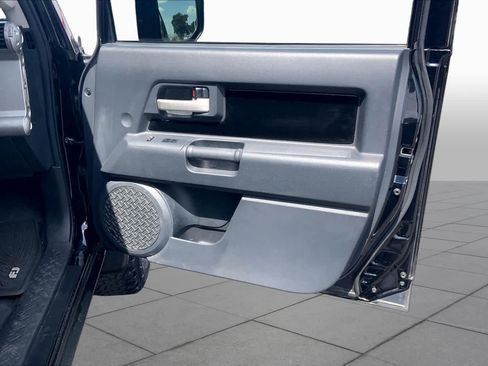 Used 2012 Toyota FJ Cruiser 2WD w/ Upgrade Pkg image 21
