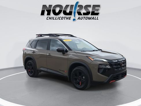 Used 2025 Nissan Rogue SV AWD/4WD image 2