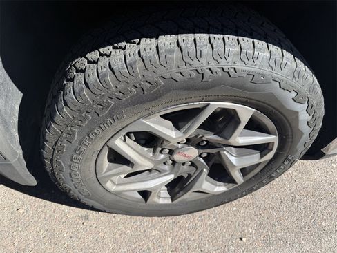 Used 2025 GMC Sierra 1500 SLT w/ SLT Premium Plus Package image 5