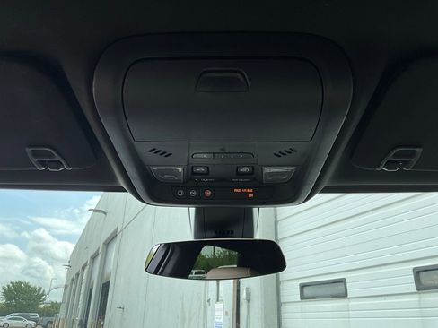 Used 2018 Cadillac XT5 Luxury w/ Driver Awareness Package image 16