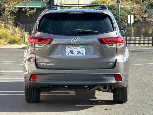Used 2019 Toyota Highlander SE image 4
