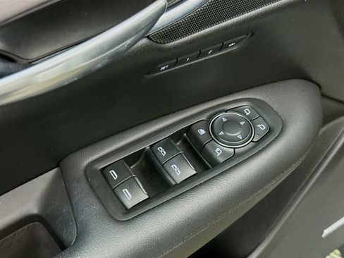 Used 2018 Cadillac XT5 Luxury w/ Driver Awareness Package FWD image 18