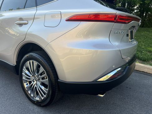 Used 2024 Toyota Venza XLE AWD/4WD image 81