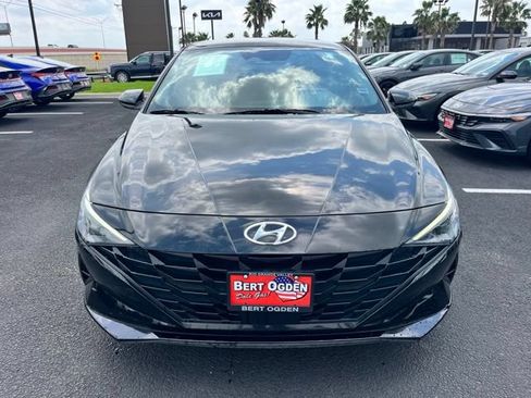 Used 2023 Hyundai Elantra SEL w/ Convenience Package FWD image 2