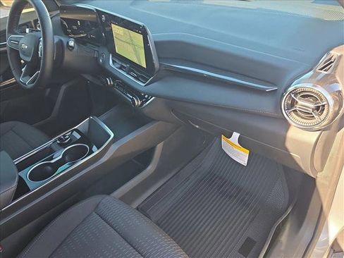 New 2026 Chevrolet Equinox LT w/ LPO, Floor Liner Package image 18