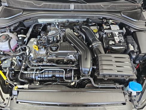 Certified 2025 Volkswagen Jetta SE w/ Sunroof Package FWD image 30