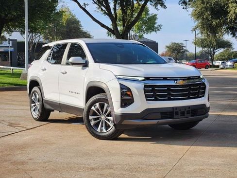 Used 2025 Chevrolet Equinox LT w/ Safety and Technology Package image 2