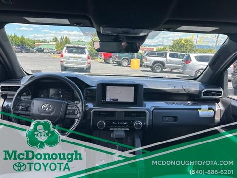 Certified 2025 Toyota Tacoma SR5 AWD/4WD image 10