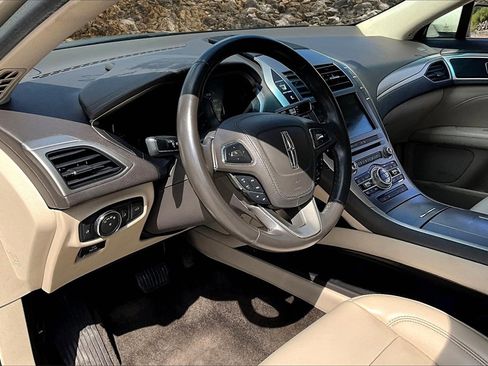 Used 2017 Lincoln MKZ Premiere image 9