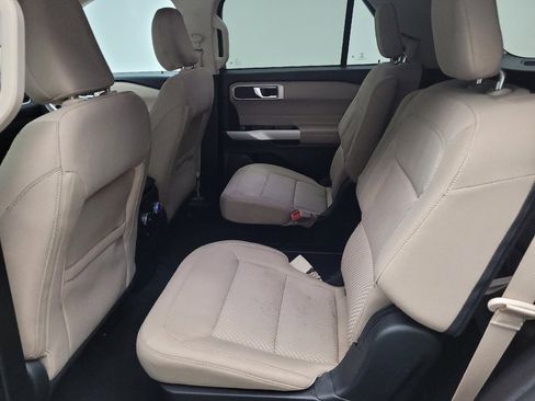 Used 2022 Ford Explorer XLT image 18