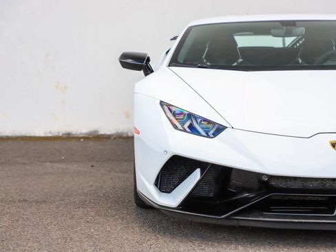 Used 2018 Lamborghini Huracan Performante AWD/4WD image 38