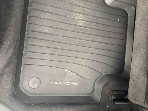 Used 2021 Porsche Cayenne image 16