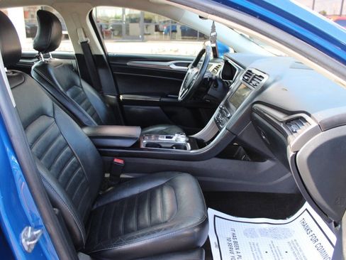 Used 2017 Ford Fusion SE w/ Fusion SE Technology Package FWD image 9