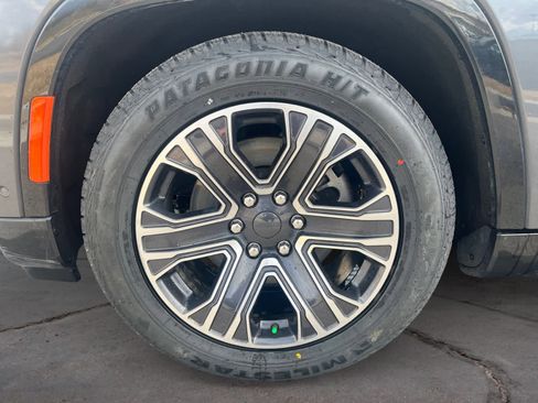 Used 2022 Jeep Wagoneer Series III w/ Flexible Seating Group image 14