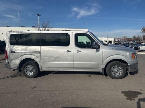 Used 2018 Nissan NV 3500 SL image 3
