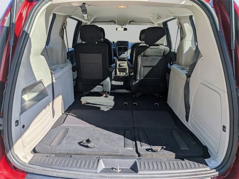 Used 2016 Dodge Grand Caravan American Value Package image 12