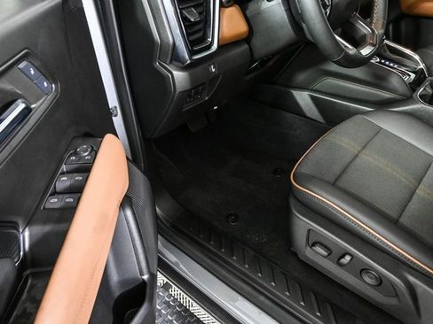 Used 2024 GMC Canyon AT4 w/ Technology Package image 8