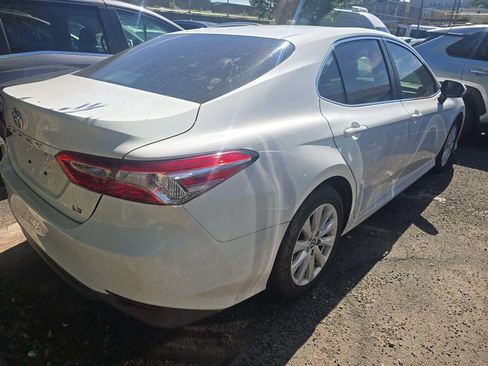 Used 2018 Toyota Camry LE w/ Convenience Package FWD image 2