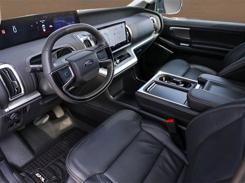 Used 2025 Ford Expedition Max Platinum w/ Driver's Package image 10