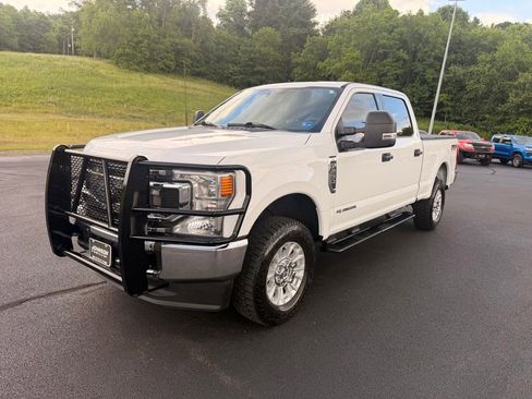 Used 2022 Ford F250 XLT w/ FX4 Off-Road Package AWD/4WD image 4
