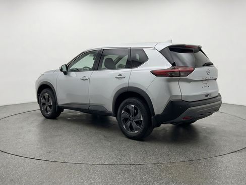 Used 2025 Nissan Rogue SV image 6