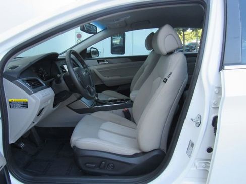 Used 2017 Hyundai Sonata Plug-In Hybrid image 12