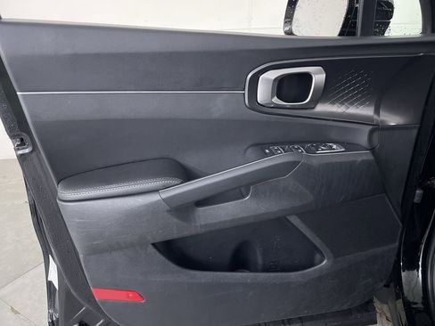 Used 2024 Kia Sorento S image 10